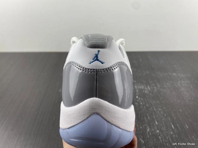 1st Kicks Cement AV2187-140 Air Jordan Low Grey 11 0806